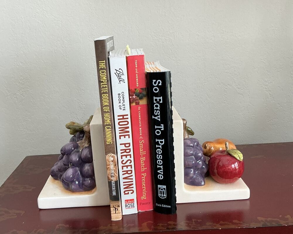 Vintage Home Interiors Sonoma Villa Ceramic Fruit Grape Bookends Set of 2